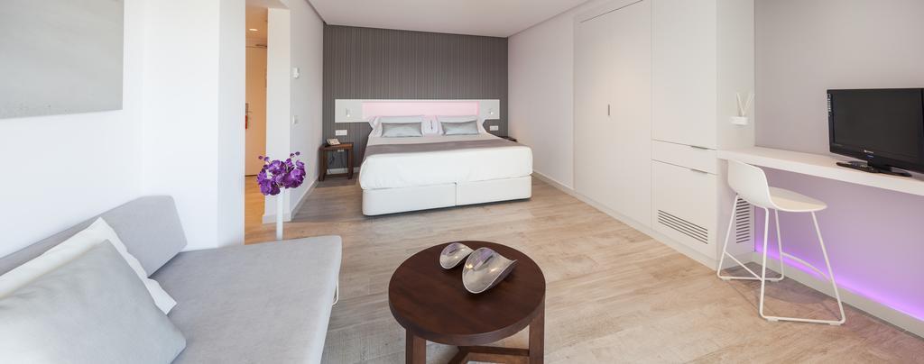 Tweepersoonskamer met 2 Aparte Bedden en een Terras