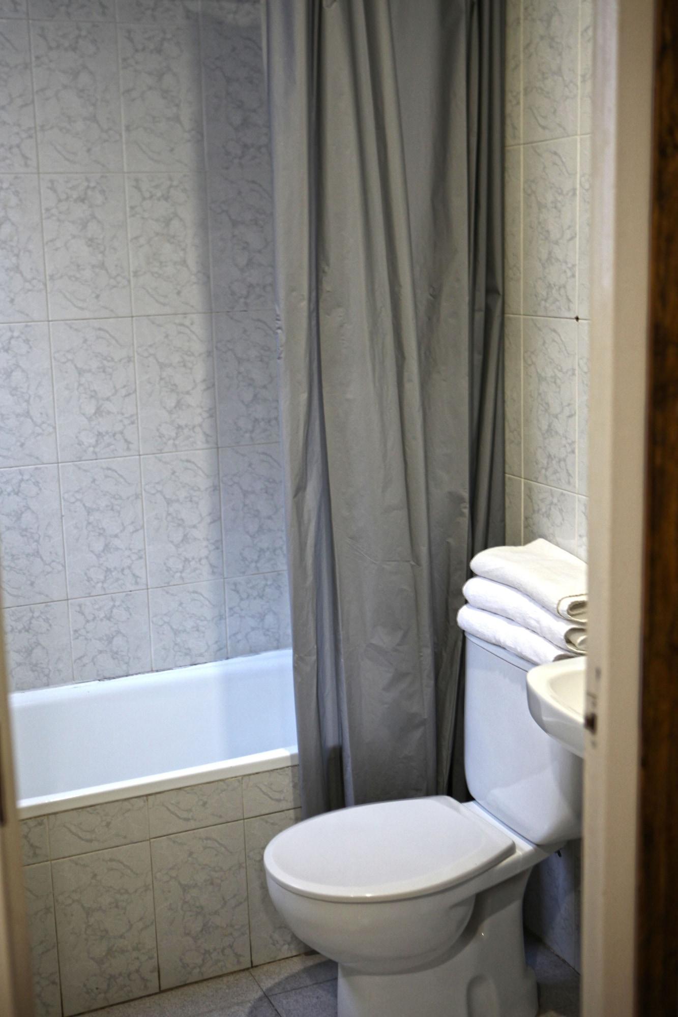 Habitación Cuádruple (3 adultos + 1 niño)