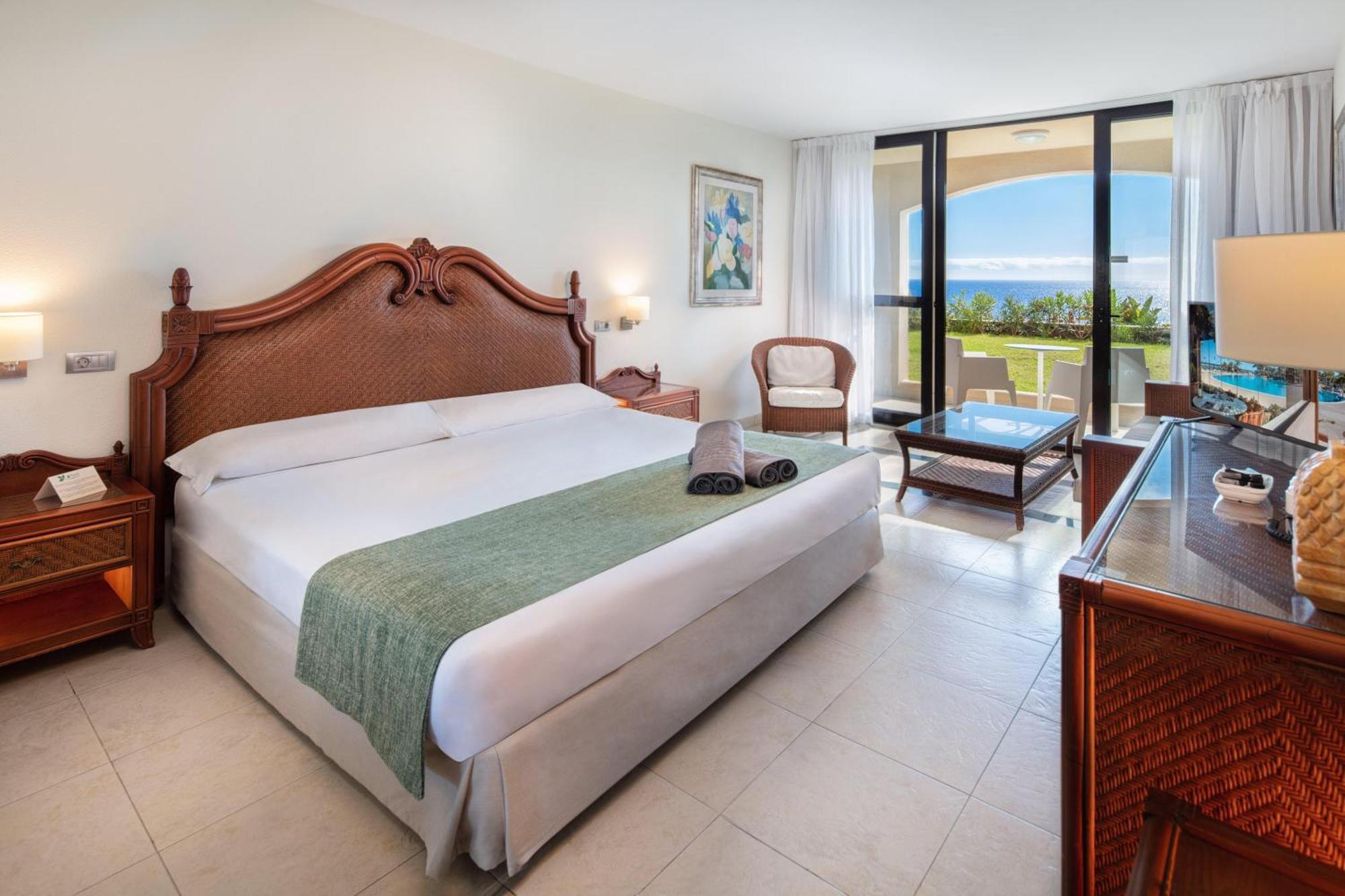 Double or Twin Room with Partial Sea View (2 Adults + 1 Child)