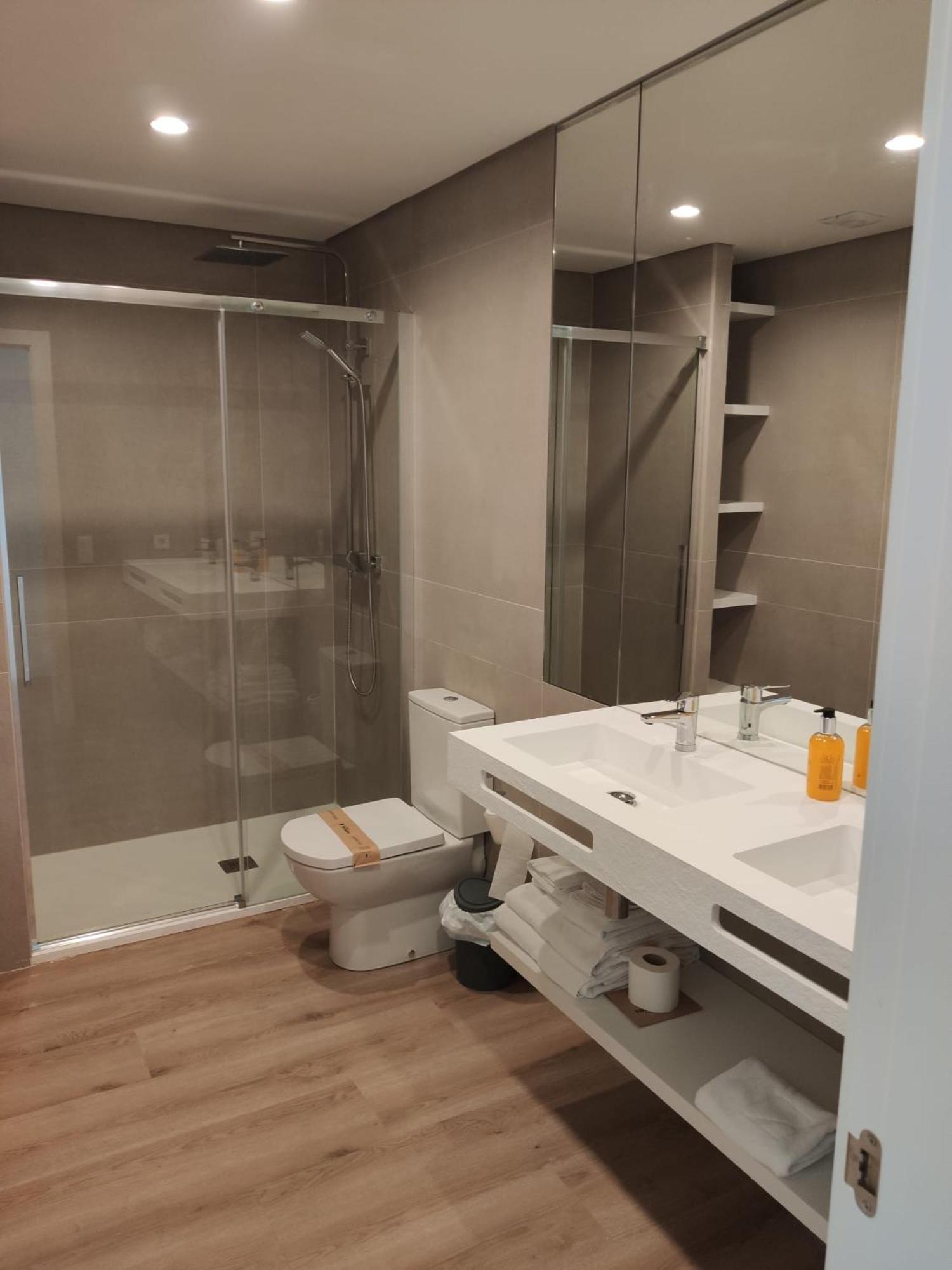 Quintuple Room