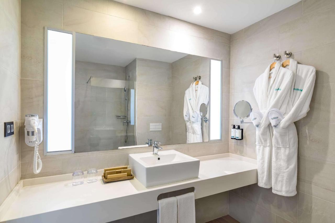 Deluxe Doppel- oder Zweibettzimmer mit Terrasse und seitlichem Meerblick