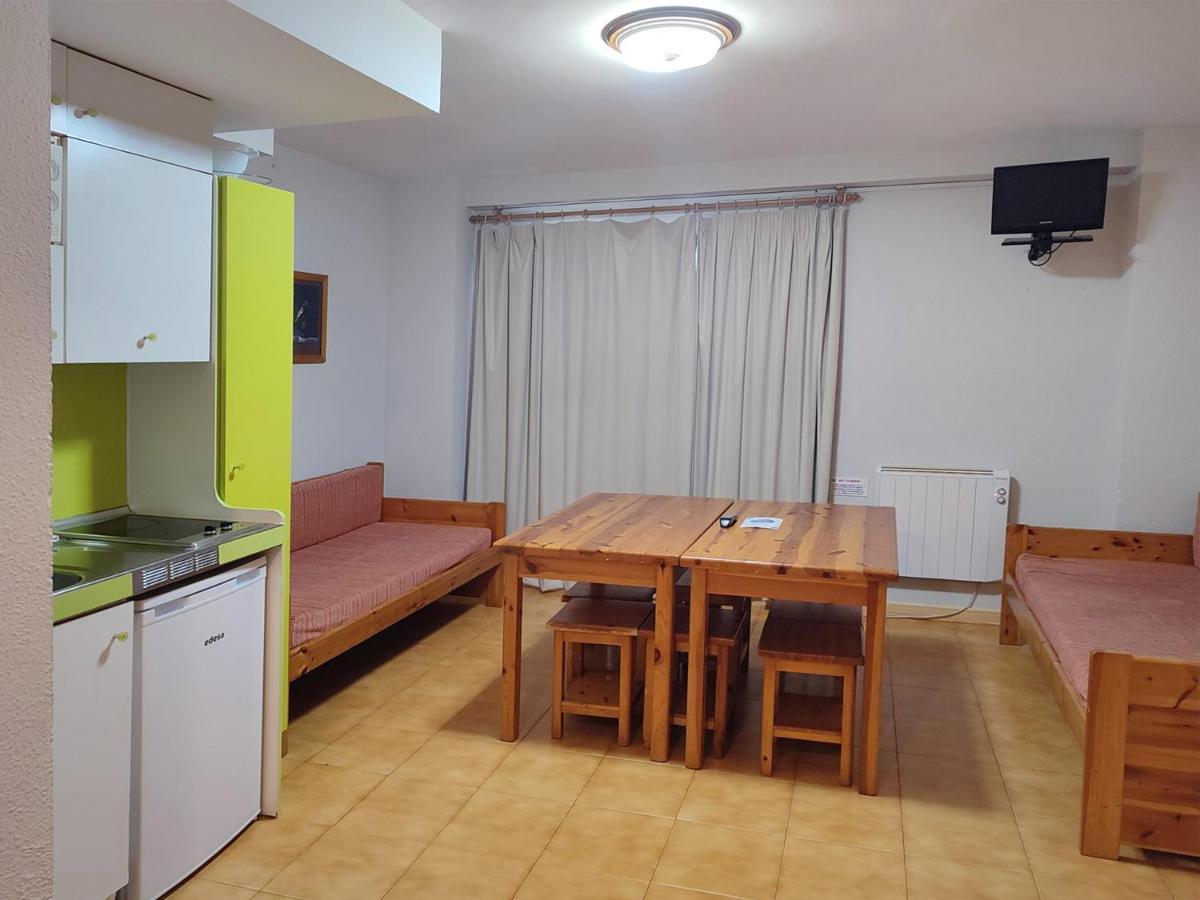 Estudio (máximo 8 adultos)