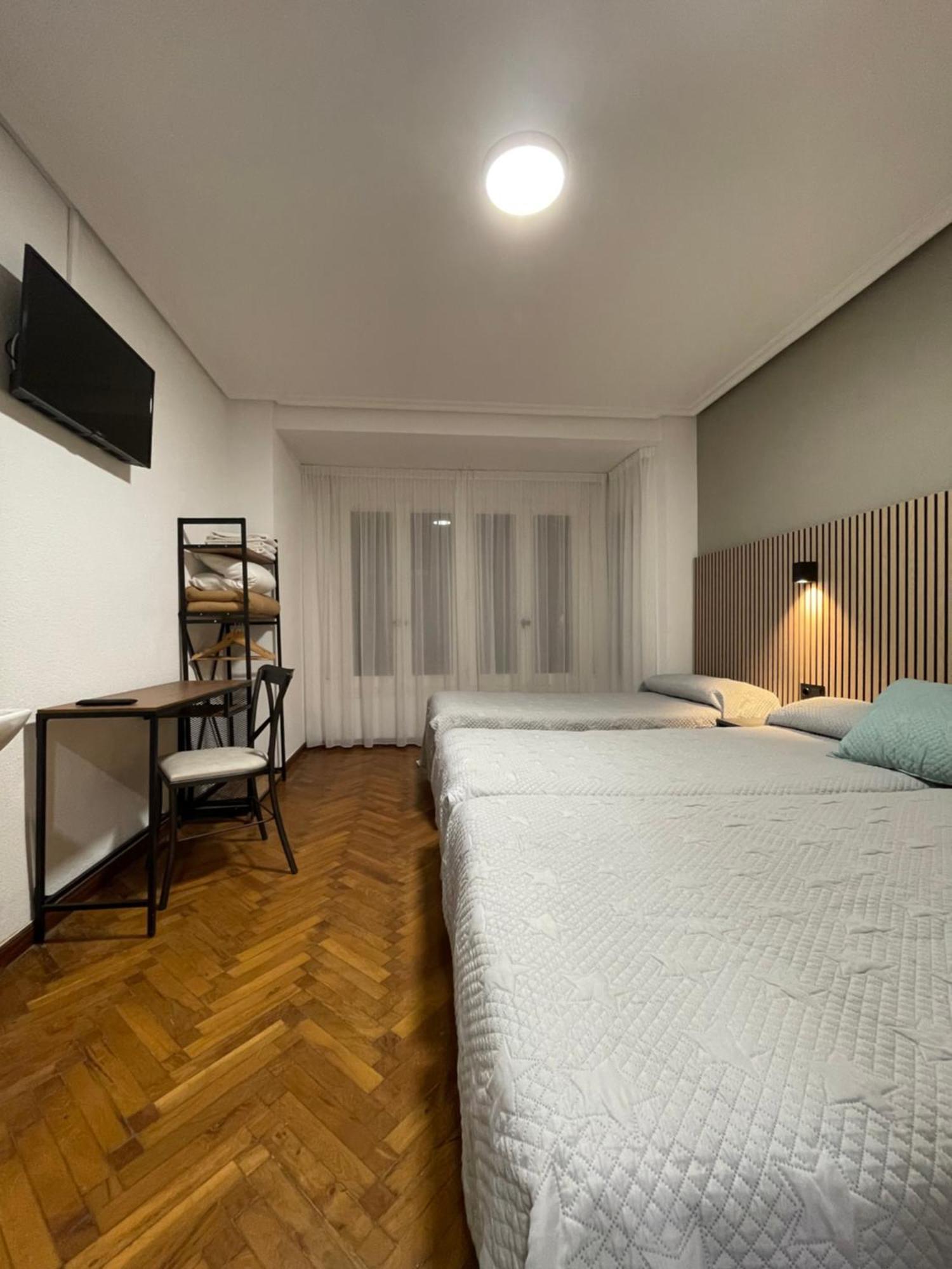 Habitación Triple Básica con baño compartido