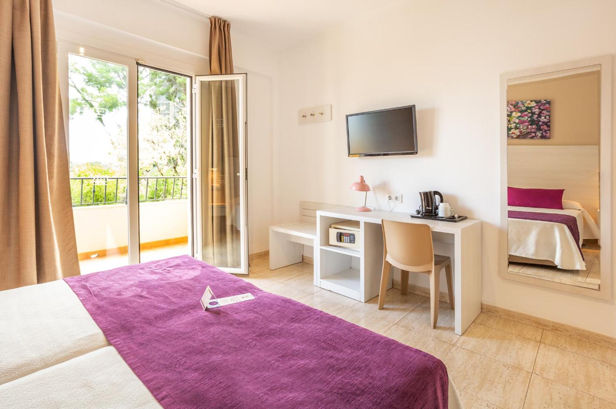 Doppelzimmer mit Balkon und Meerblick