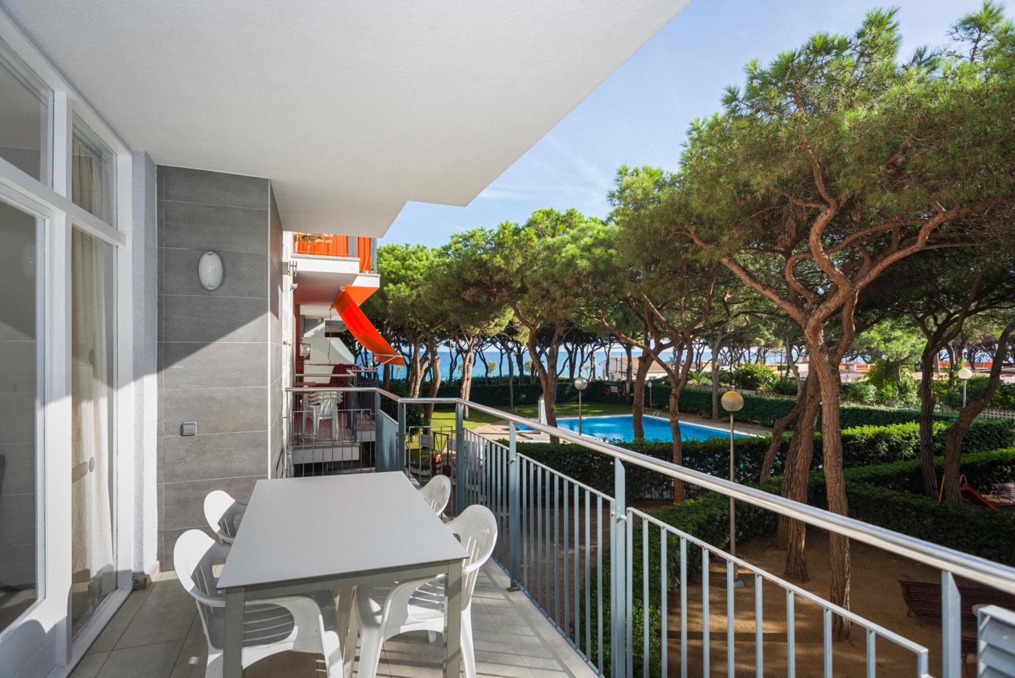 Apartamento con vistas a la piscina