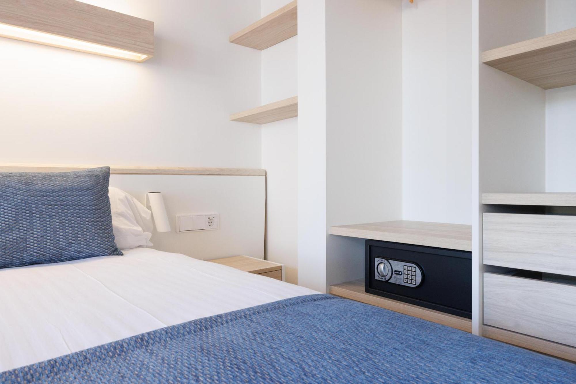 Doppelzimmer mit Balkon und Meerblick