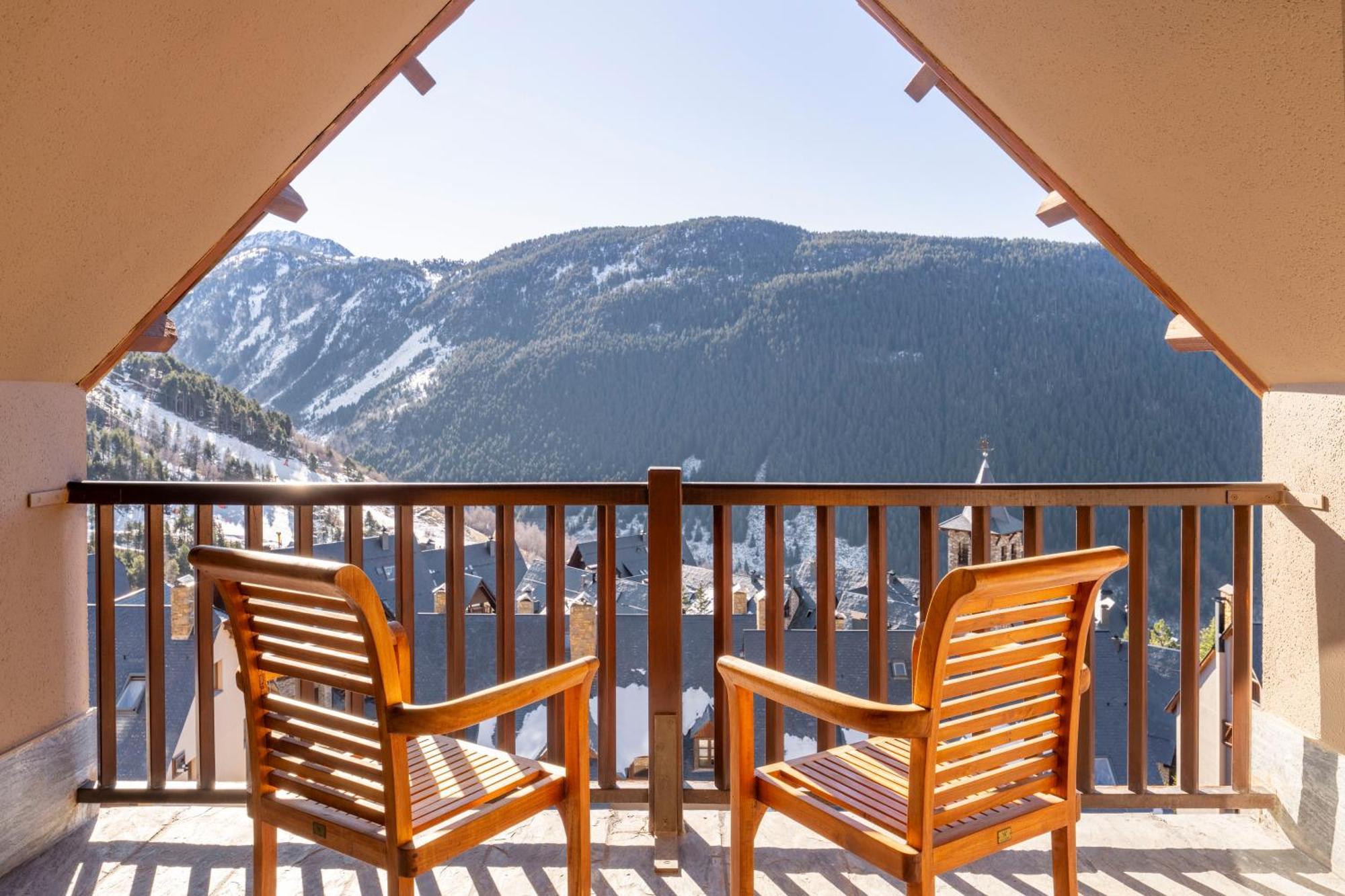 Habitación Doble Deluxe con balcón y vistas a la montaña