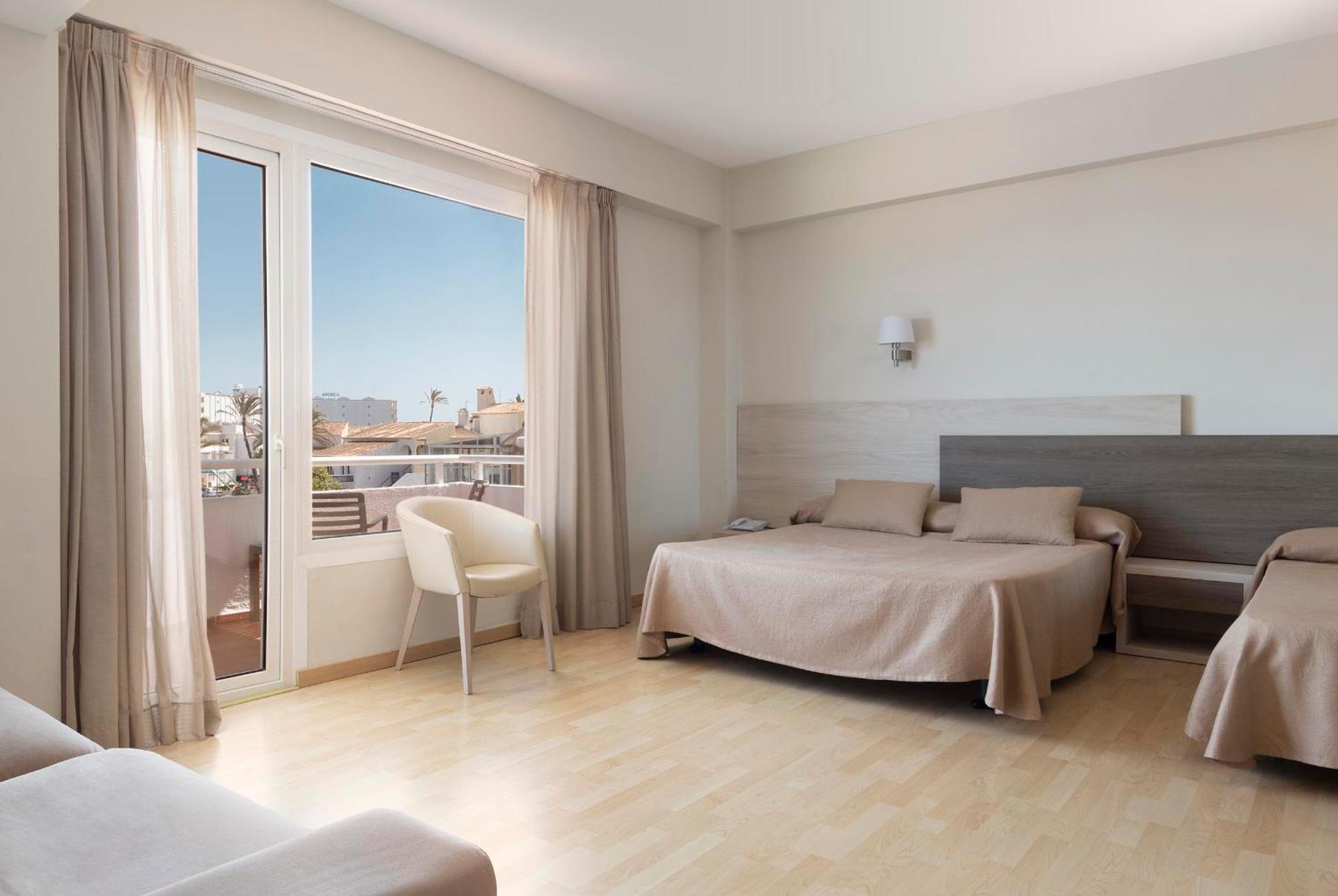 Classic Quadruple Room