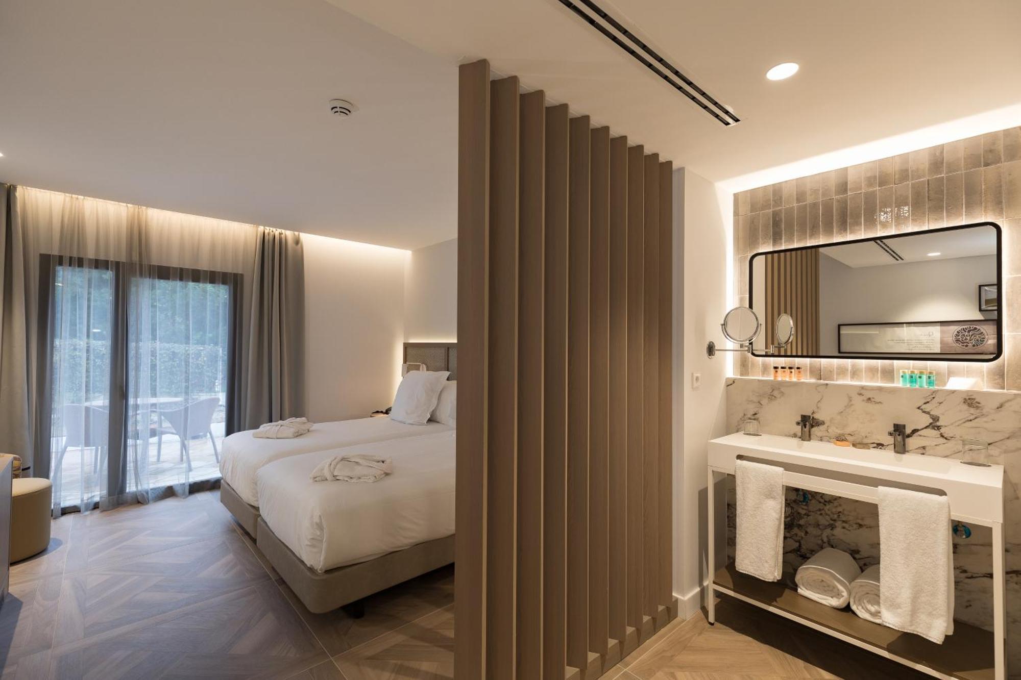 Standard Double or Twin Room with View