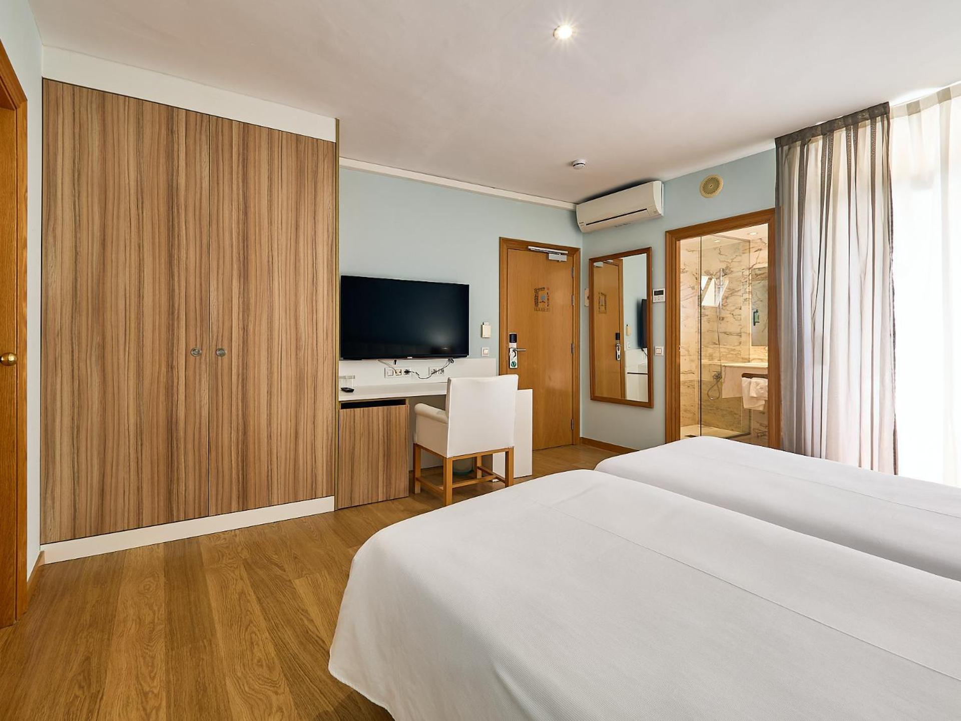 Grote Kamer met 2 Bedden