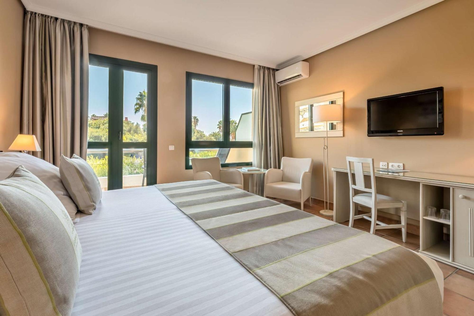 Double Room (1 Adult)