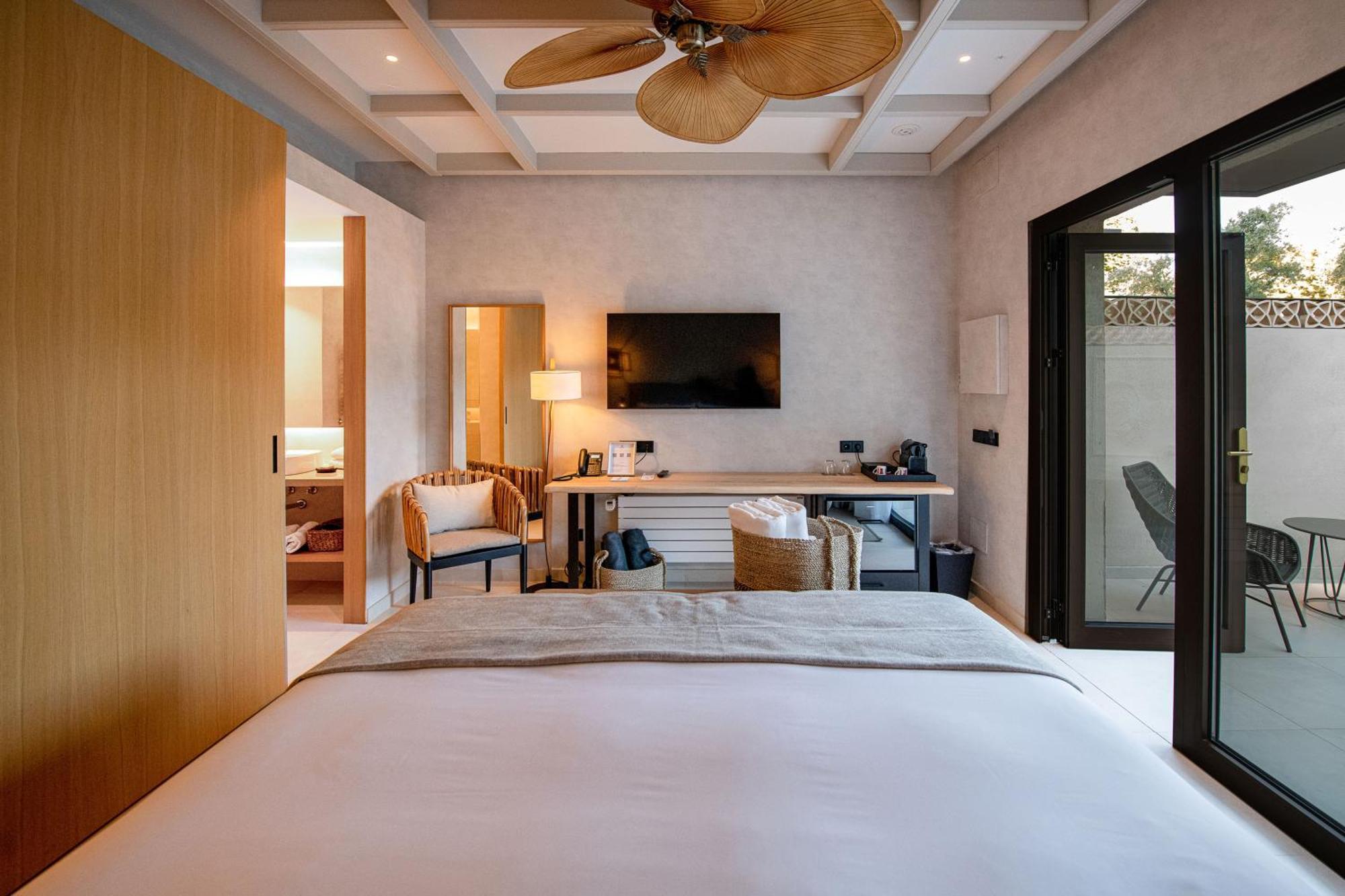 Queen Room with Garden View