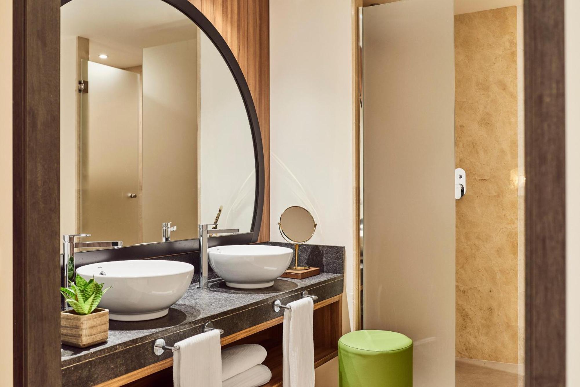 Zafiro Club Junior Suite mit eigenem Pool