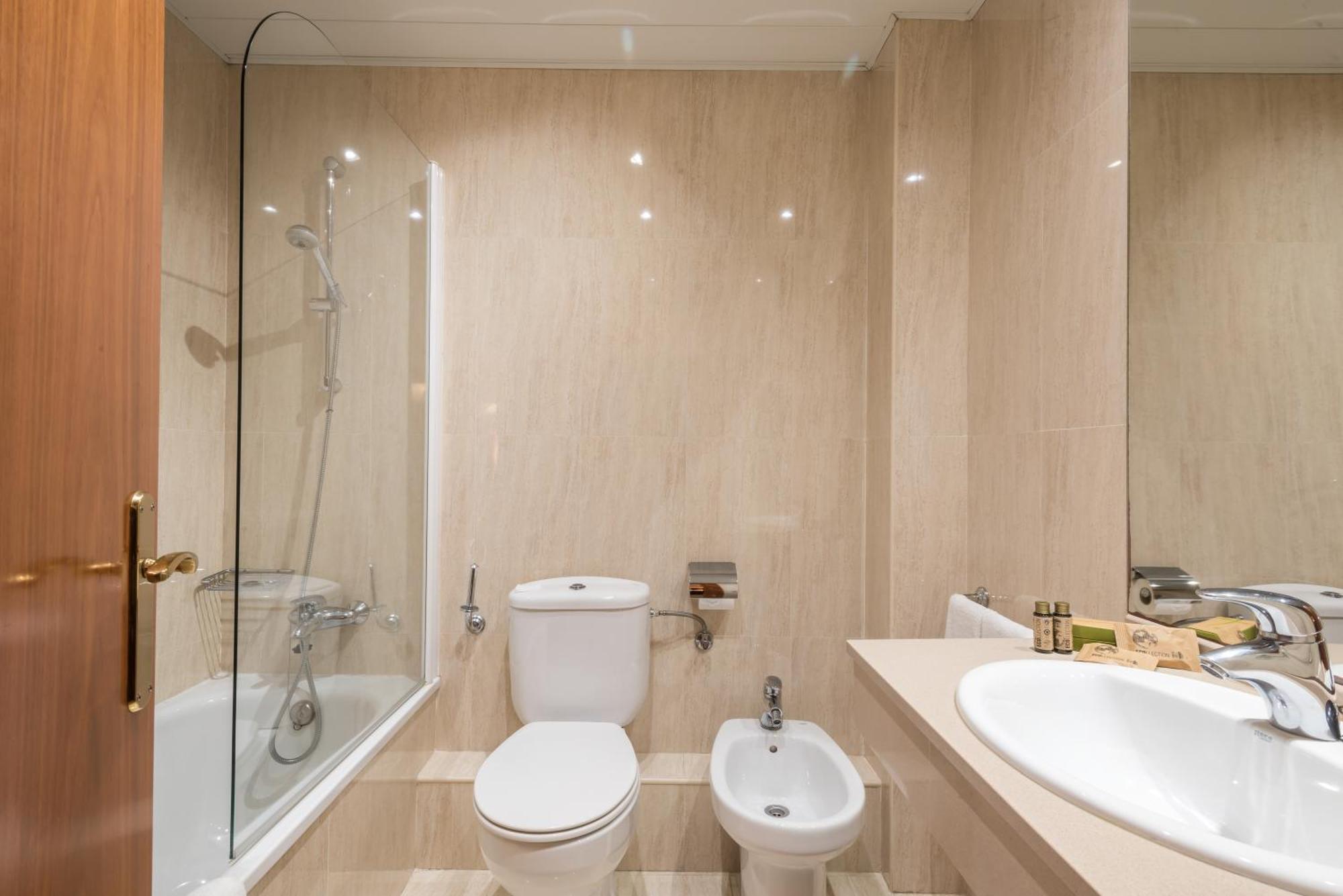Habitación Doble con balcón y aire acondicionado