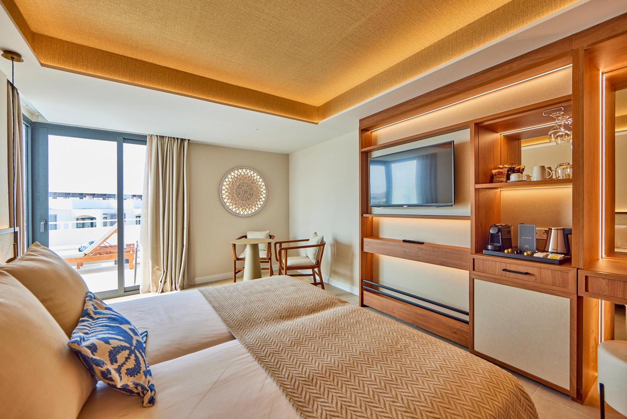 Junior Suite mit seitlichem Meerblick (2 Erwachsene + 1 Kind)