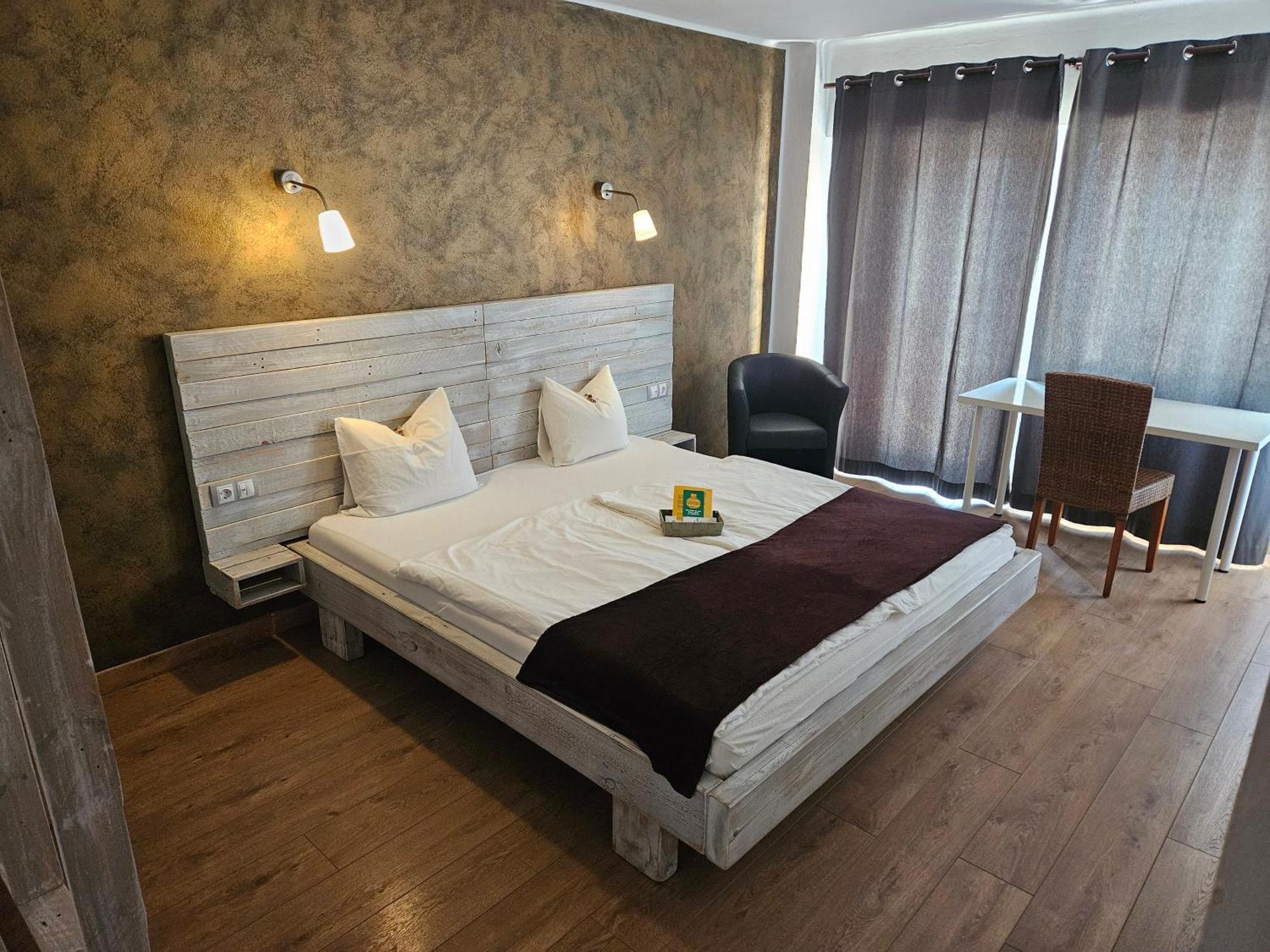 Habitación Doble Deluxe con vistas laterales al mar