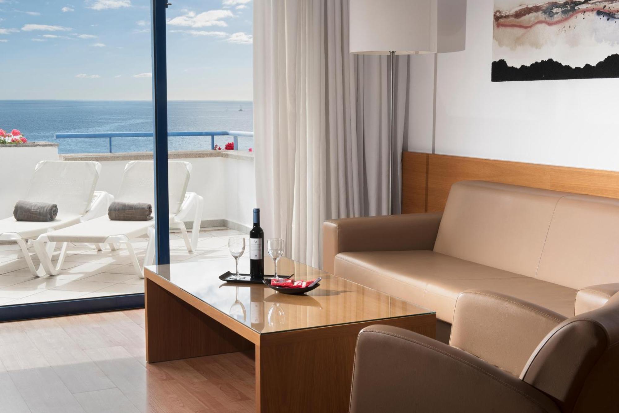 Suite Junior con vistas al mar (3 adultos)