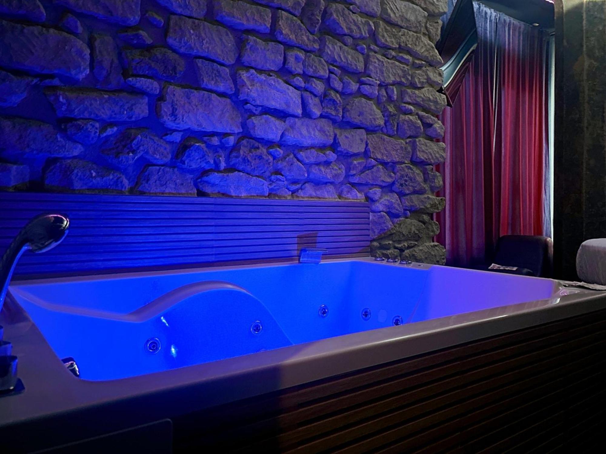Deluxe Double Room Bath