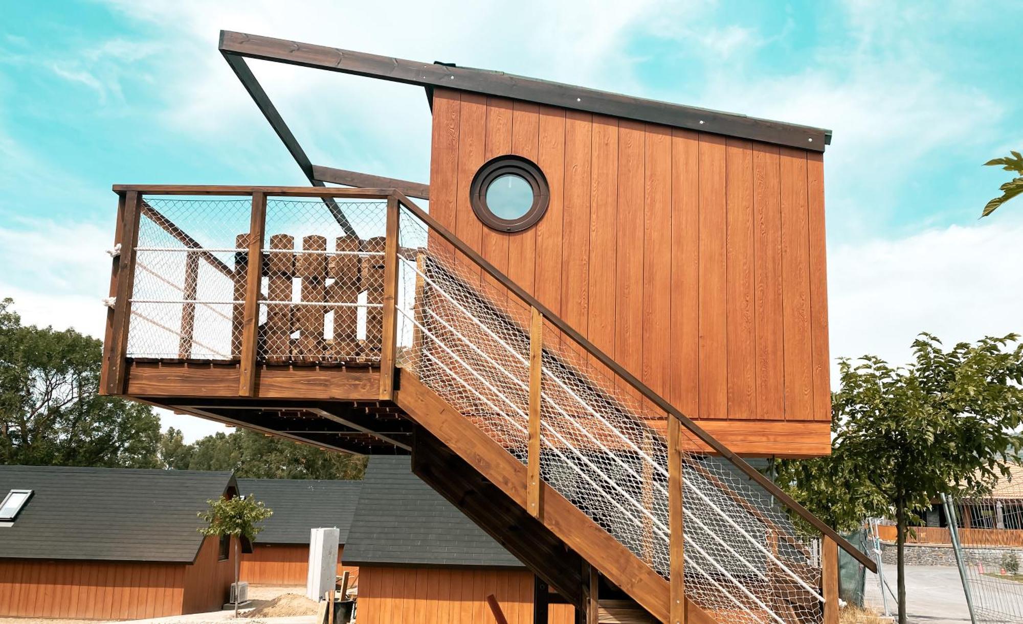 Habitación con cama grande
