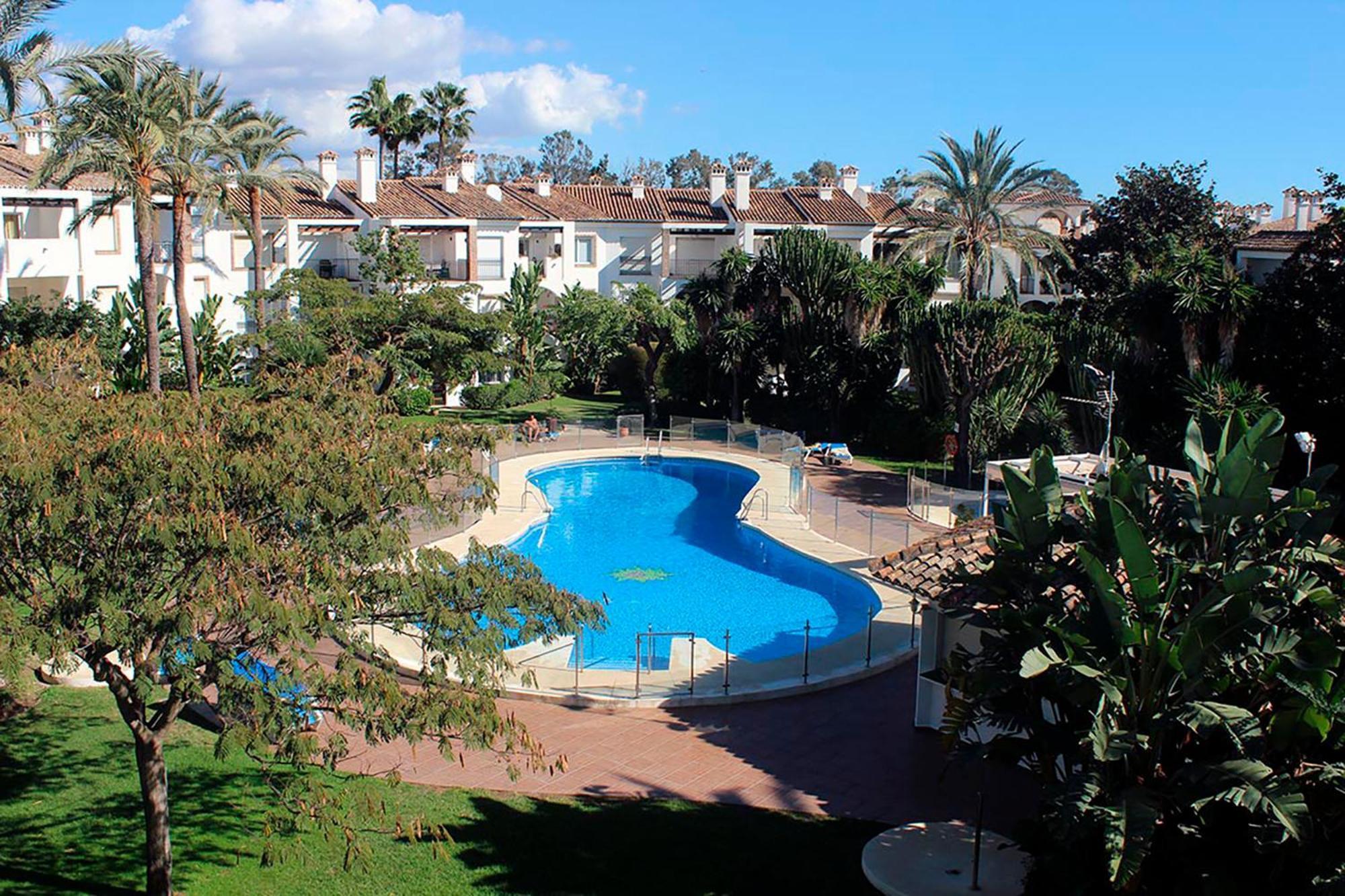 Apartamento de 2 dormitorios con vistas a la piscina