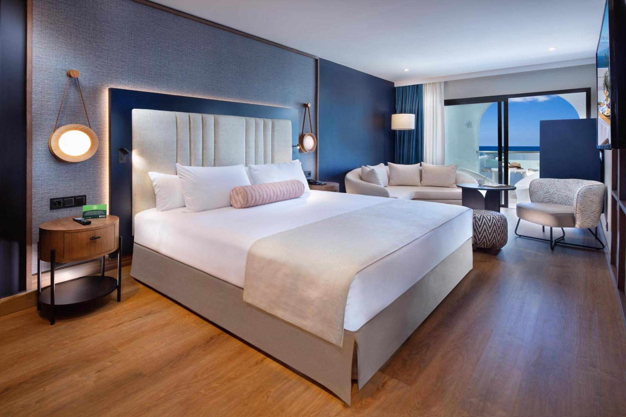 Suite Junior con vistas al mar o a la piscina