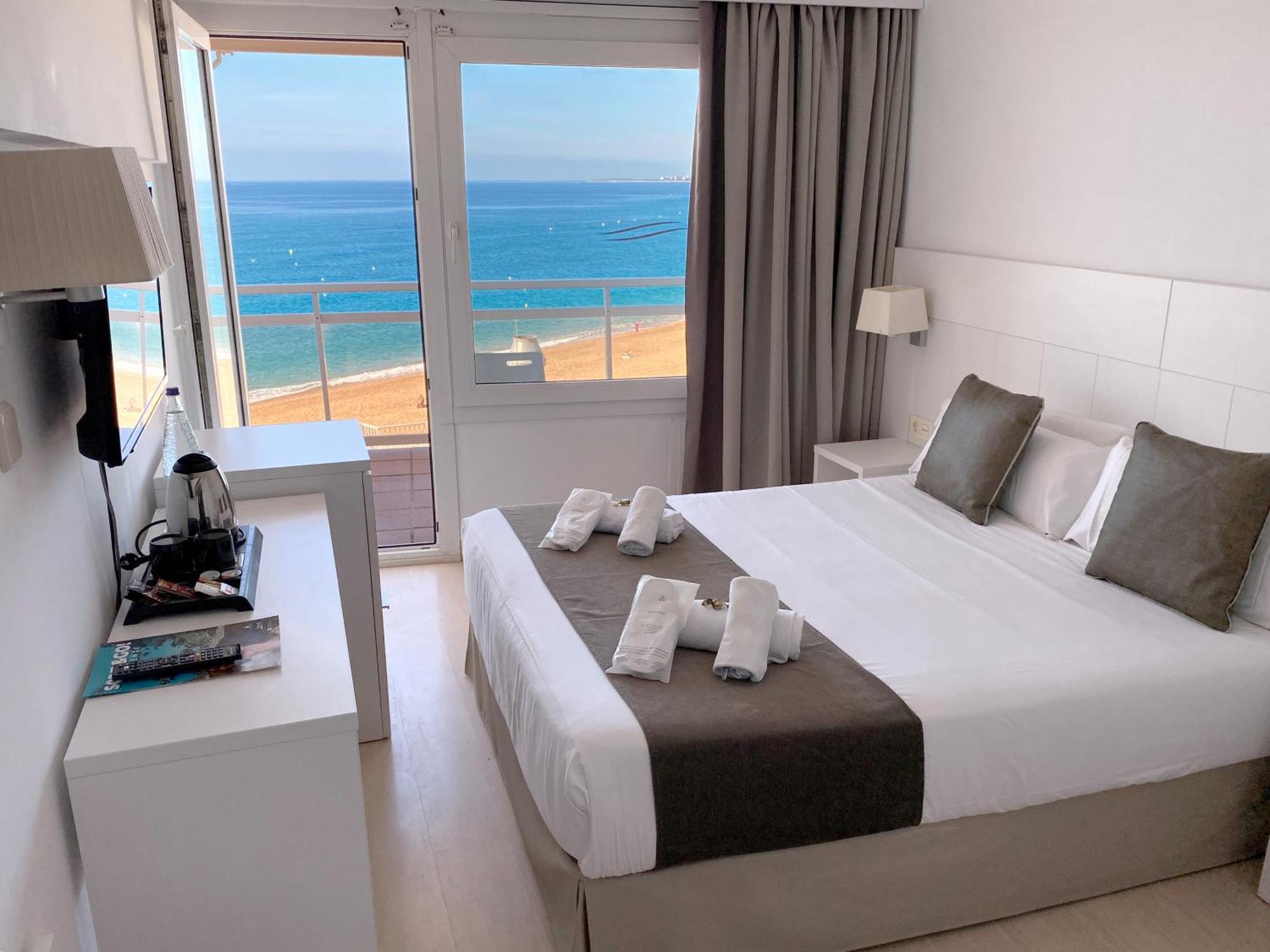 Double or Twin Room with Partial Sea View