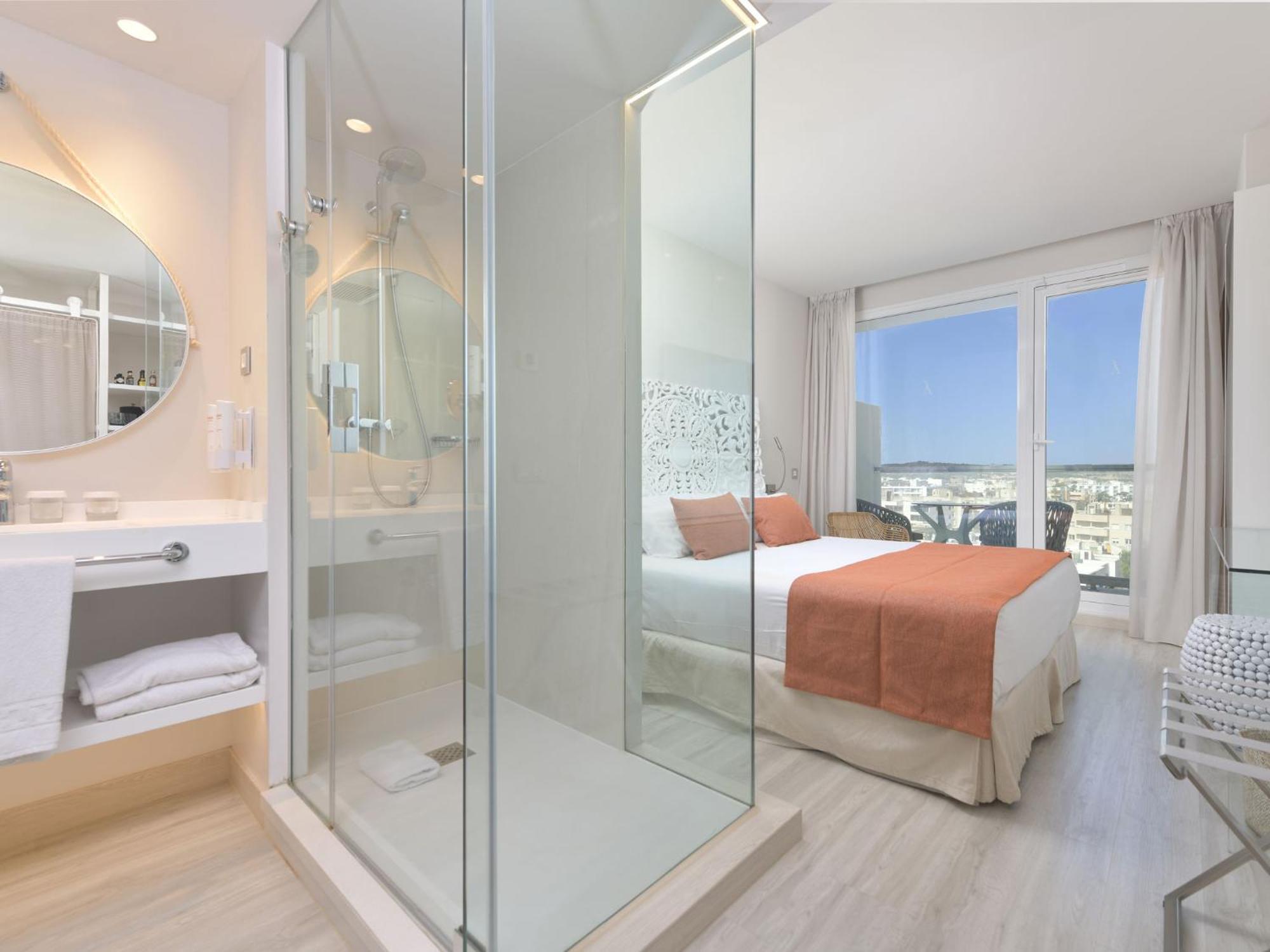 Double or Twin Room lateral Sea View Make It Happen