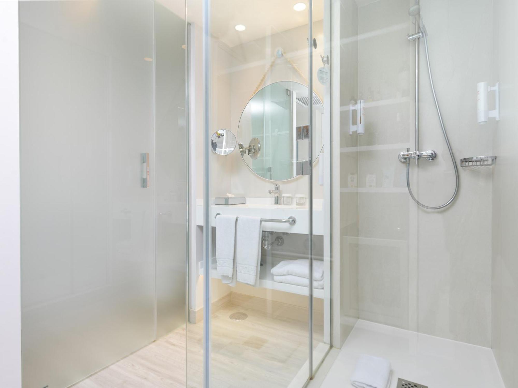 Double or Twin Room lateral Sea View Make It Happen