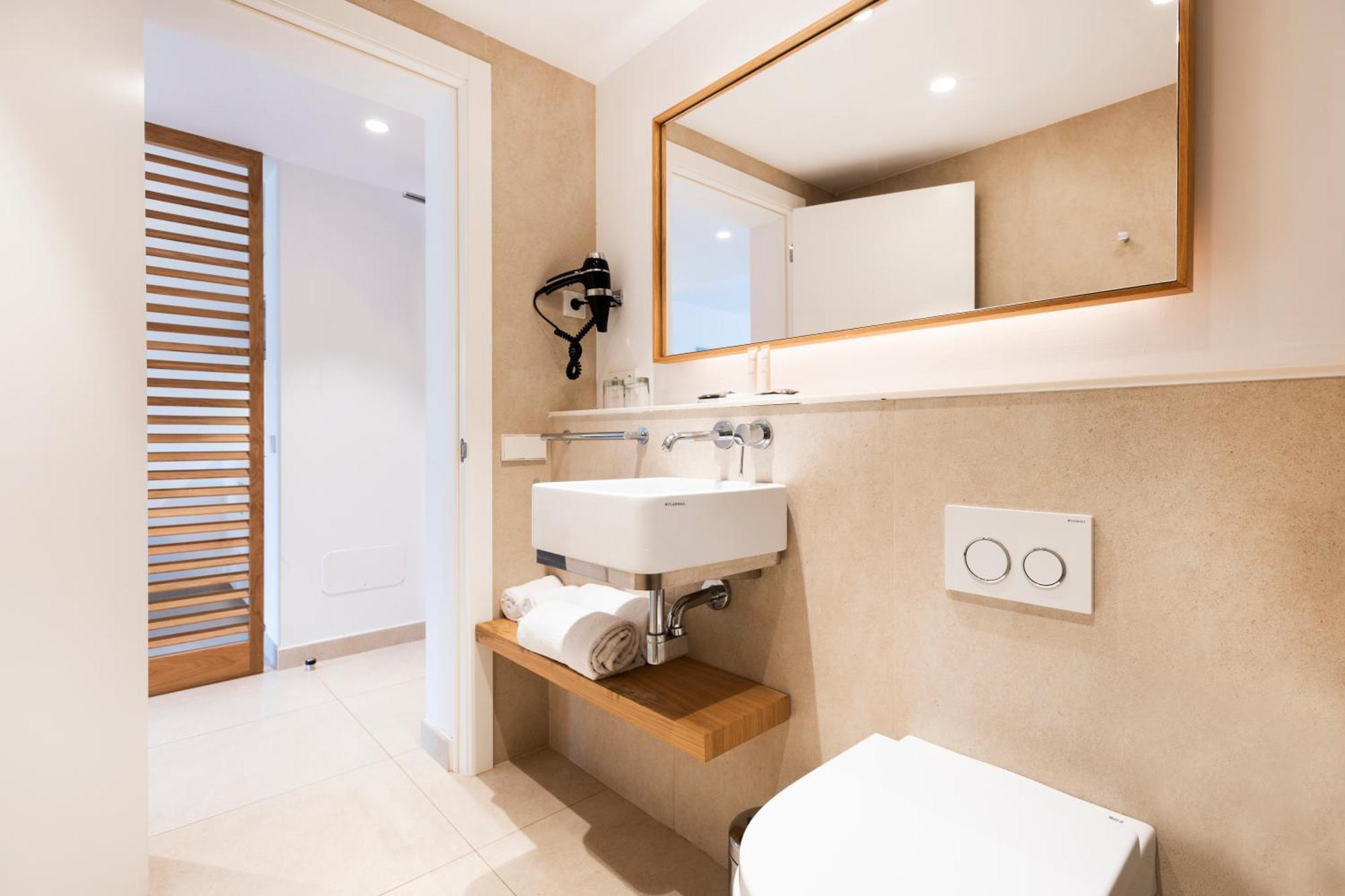 Select One-Bedroom Apartment