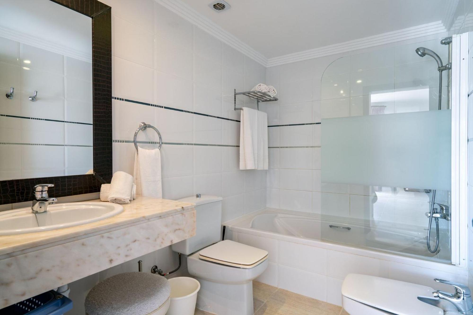 Two-Bedroom Apartment 4-6 pax two bathrooms