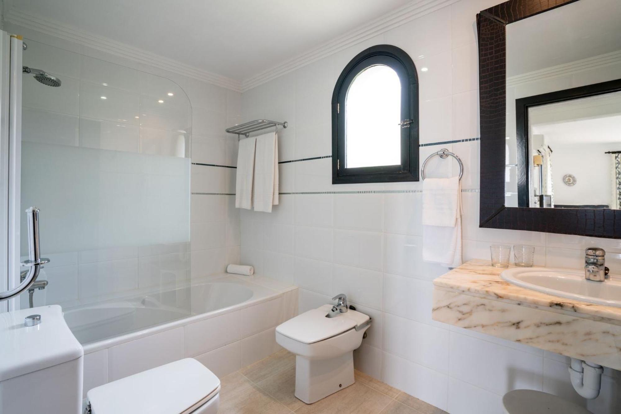 Two-Bedroom Apartment 4-6 pax two bathrooms