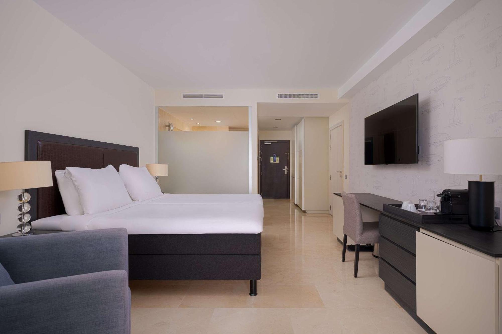 Suite- 1 Bedroom & Sea View