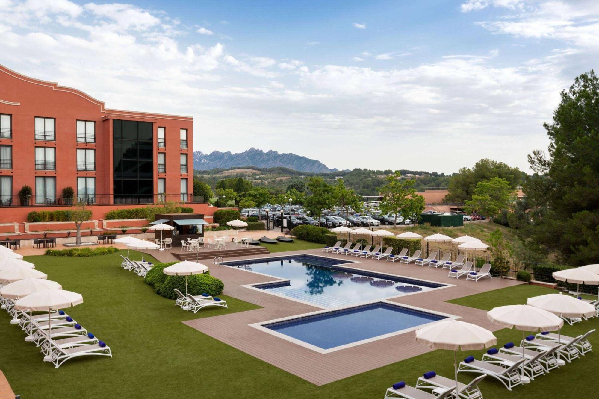 Double/Triple Pool View Terrace King Room