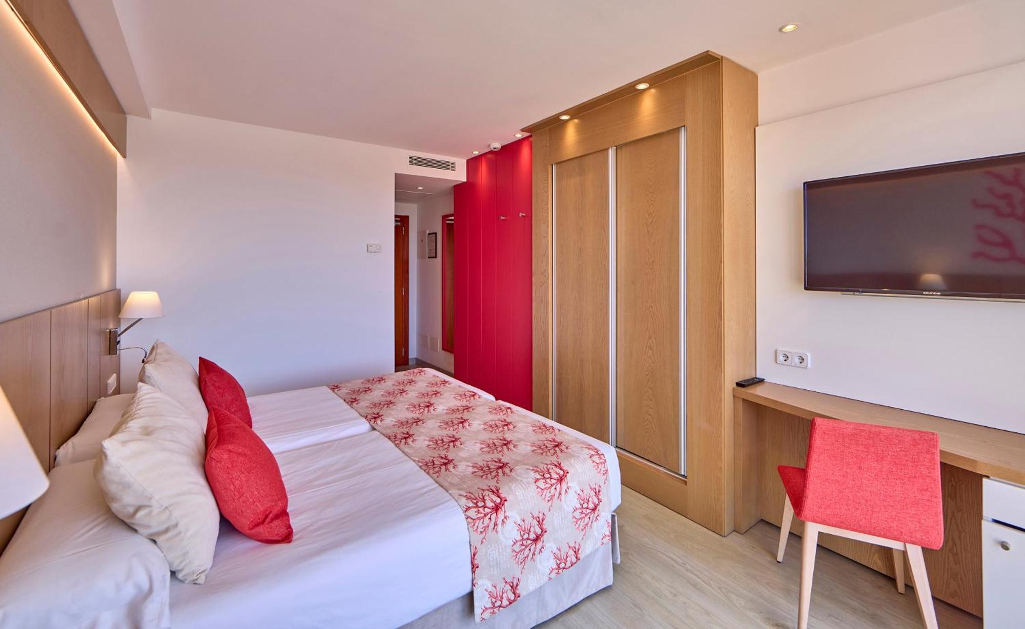 Doppelzimmer mit seitlichem Meerblick (2 Erwachsene + 1 Kind)