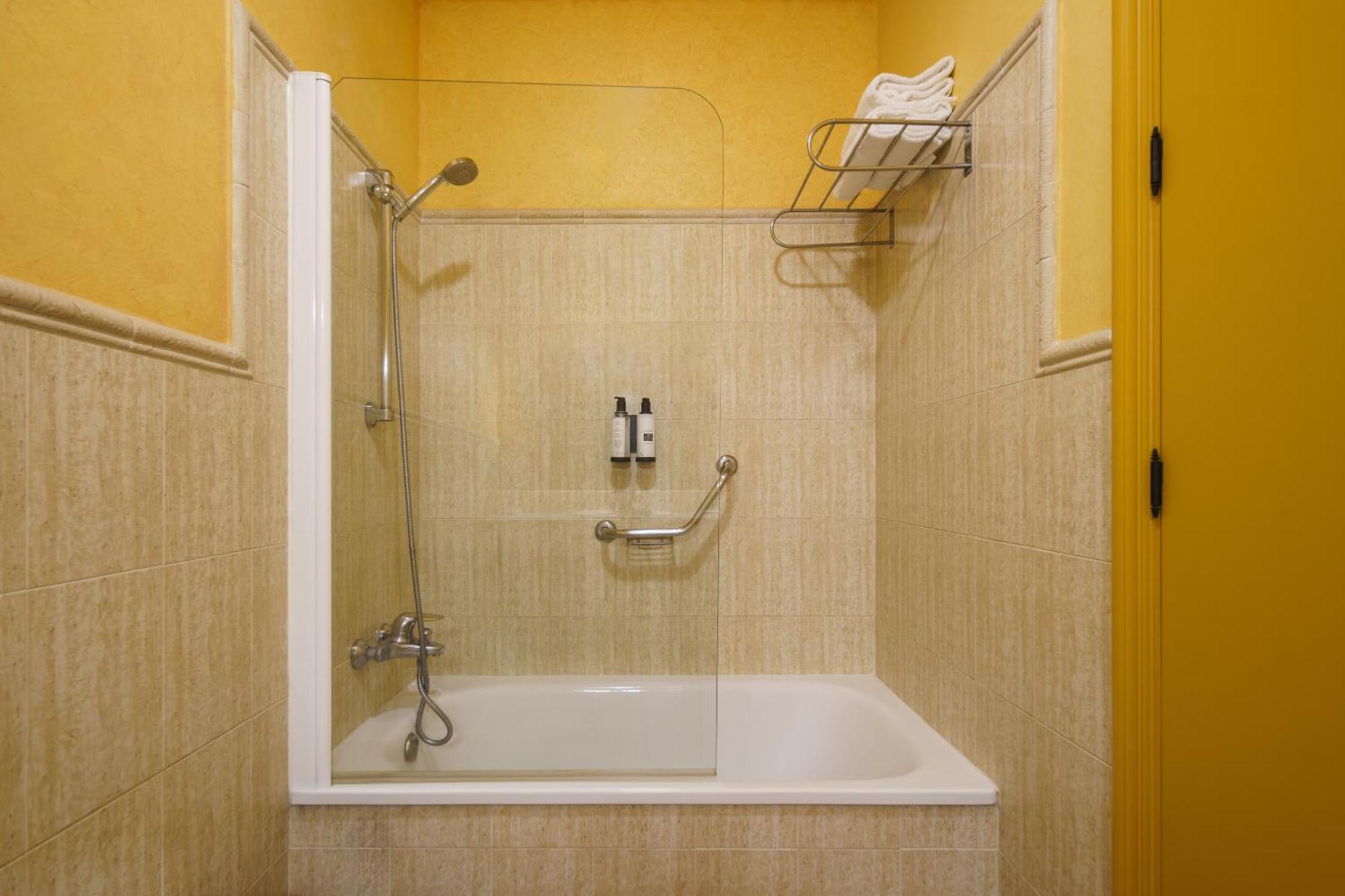 Luxe Kamer met 1 of 2 Bedden en Uitzicht op de Rivier