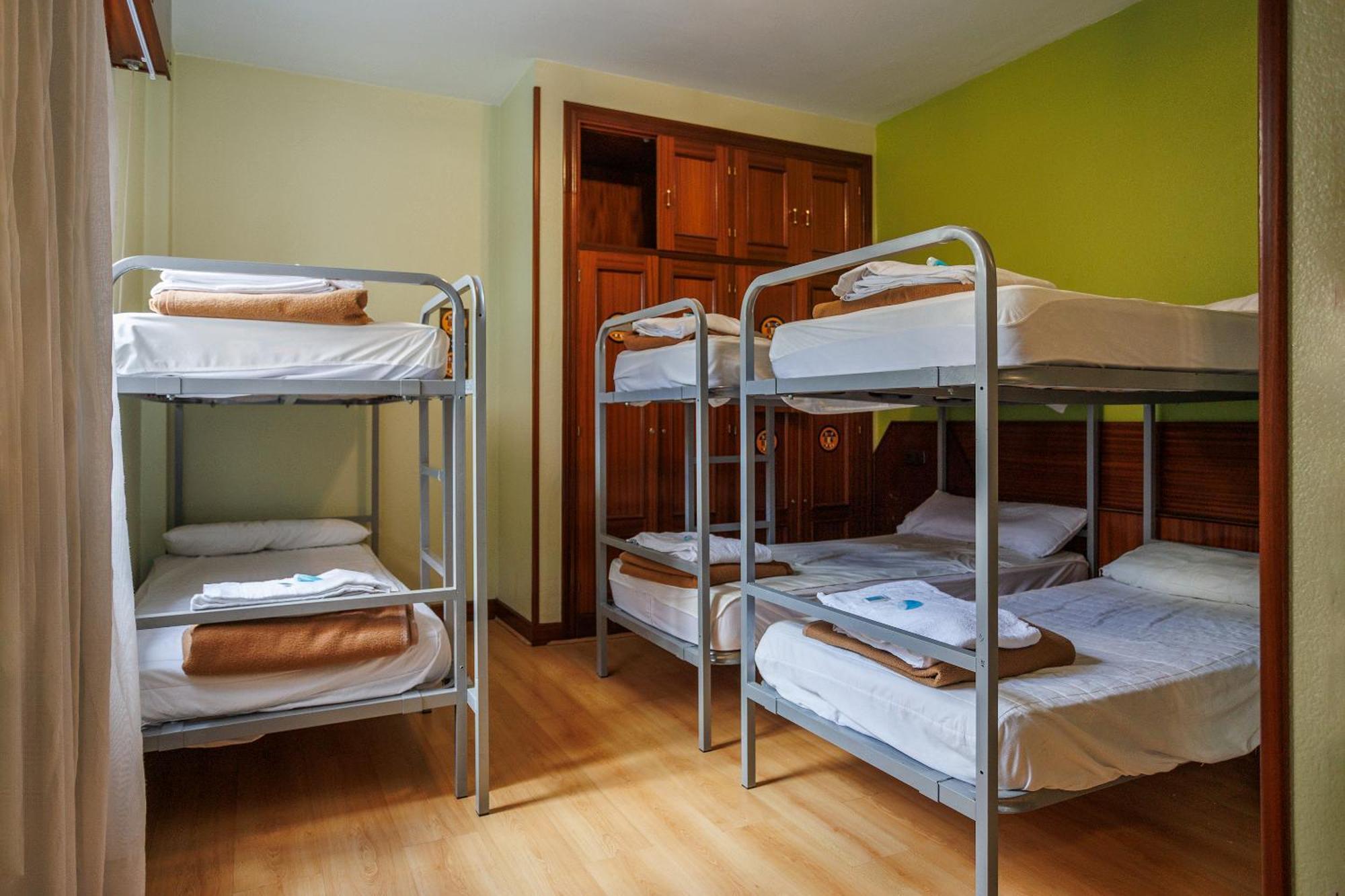 Cama Individual en dormitorio compartido de 6 camas