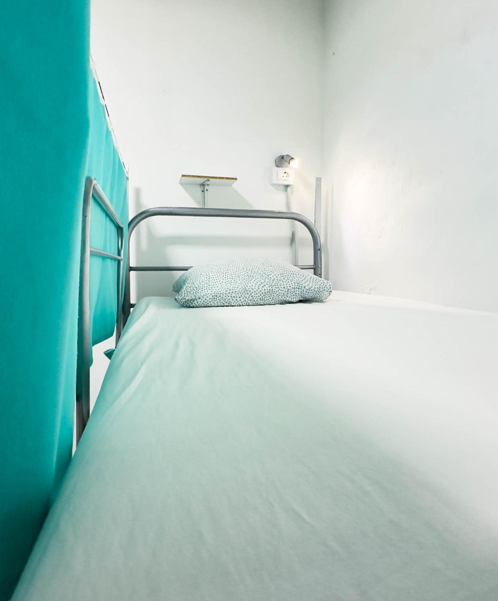 Bed mixed shared room 8 guests