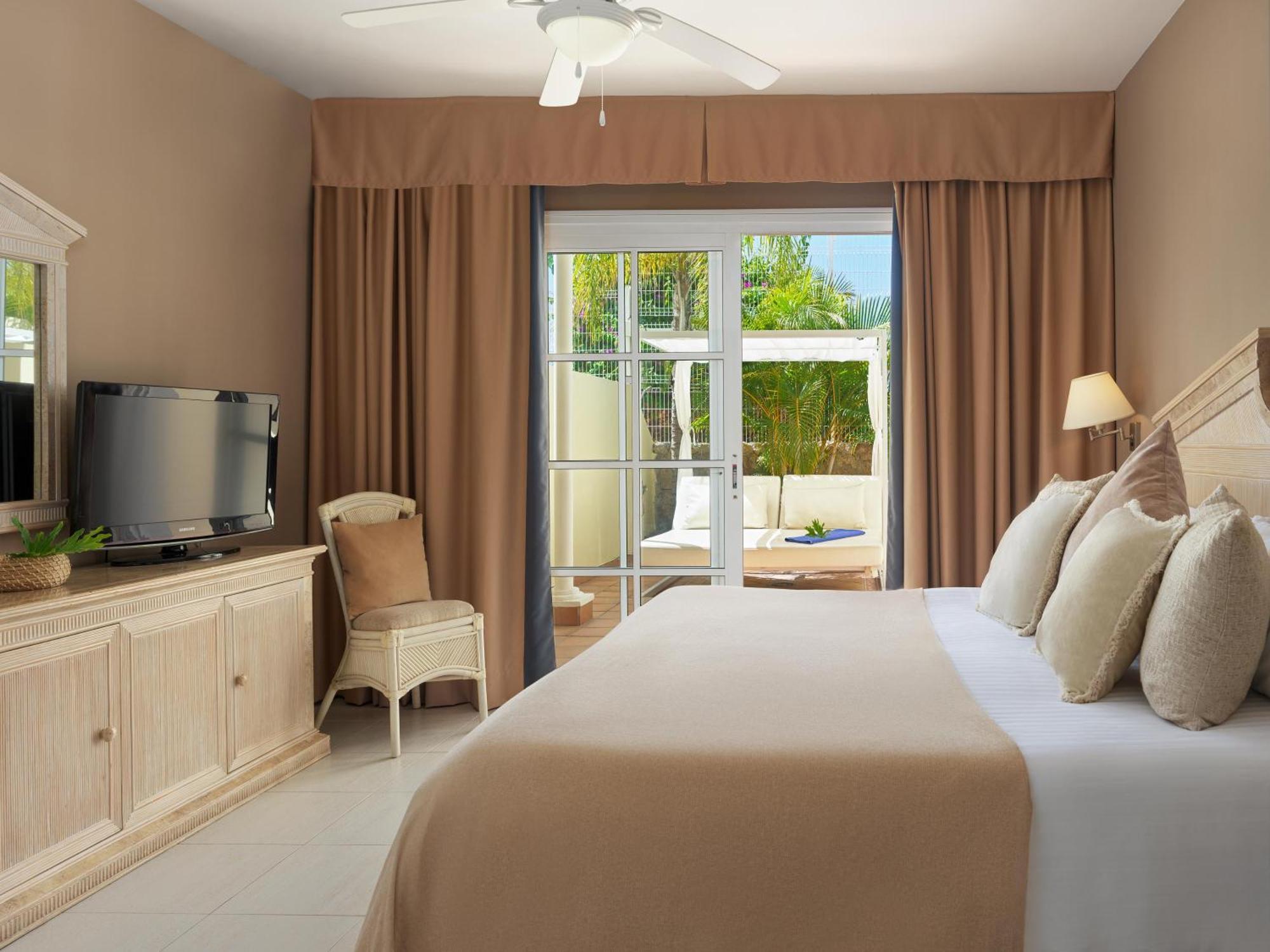 One-Bedroom Suite Golf View