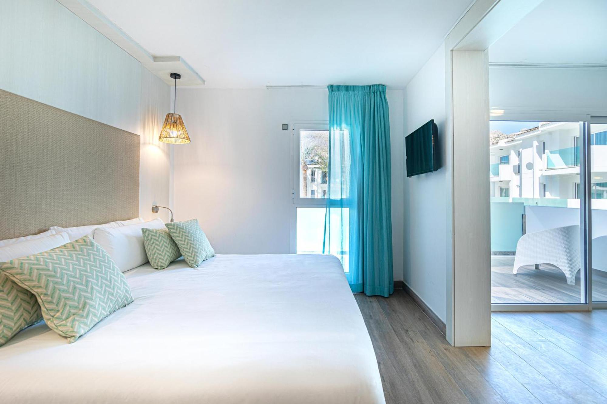Junior Suite with Pool View - Single Use