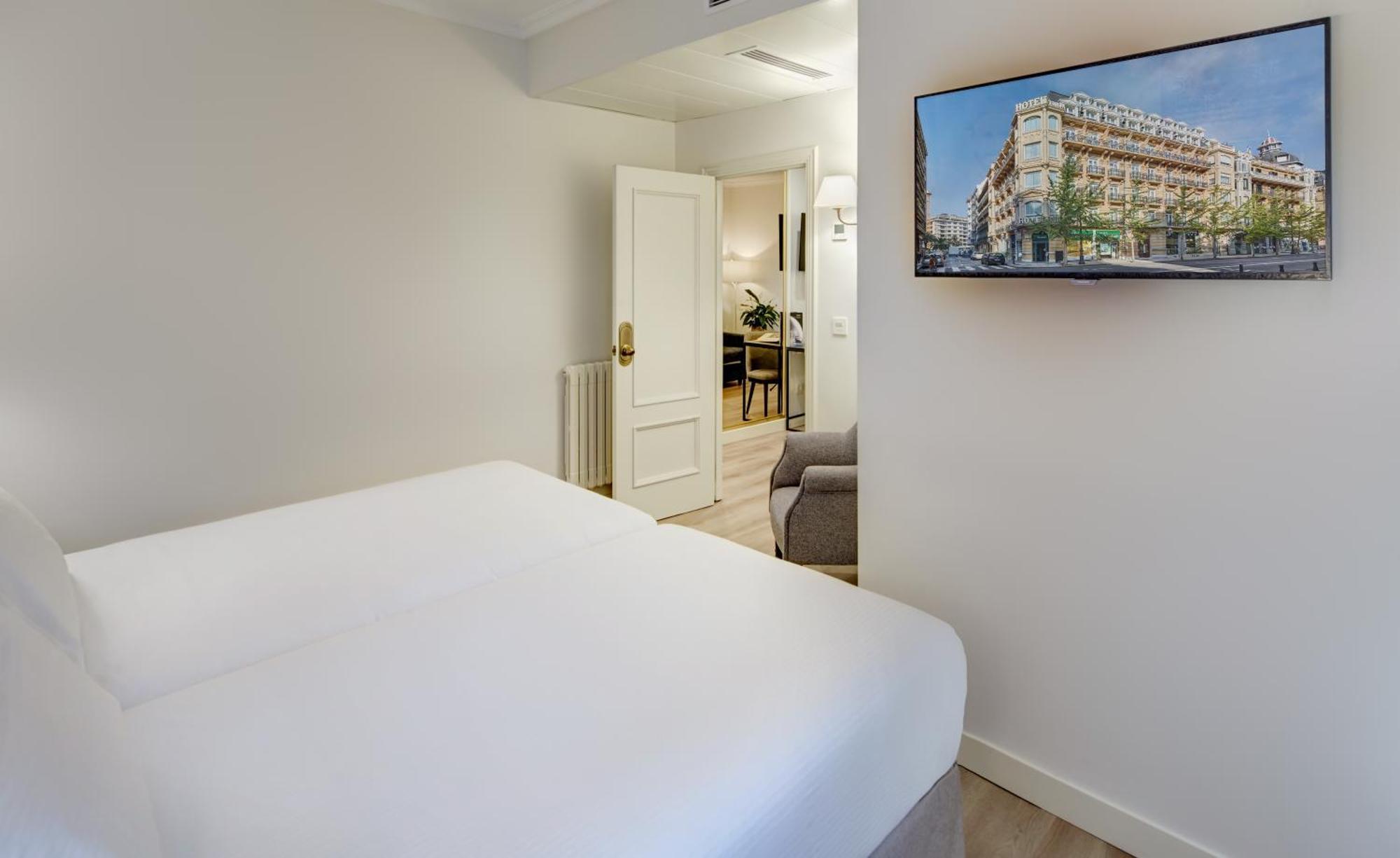 Habitación Doble con cama supletoria (3 adultos)