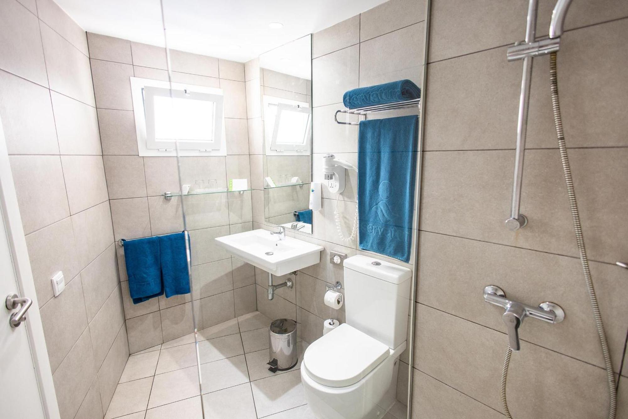 Doppelzimmer mit Terrasse und Poolblick
