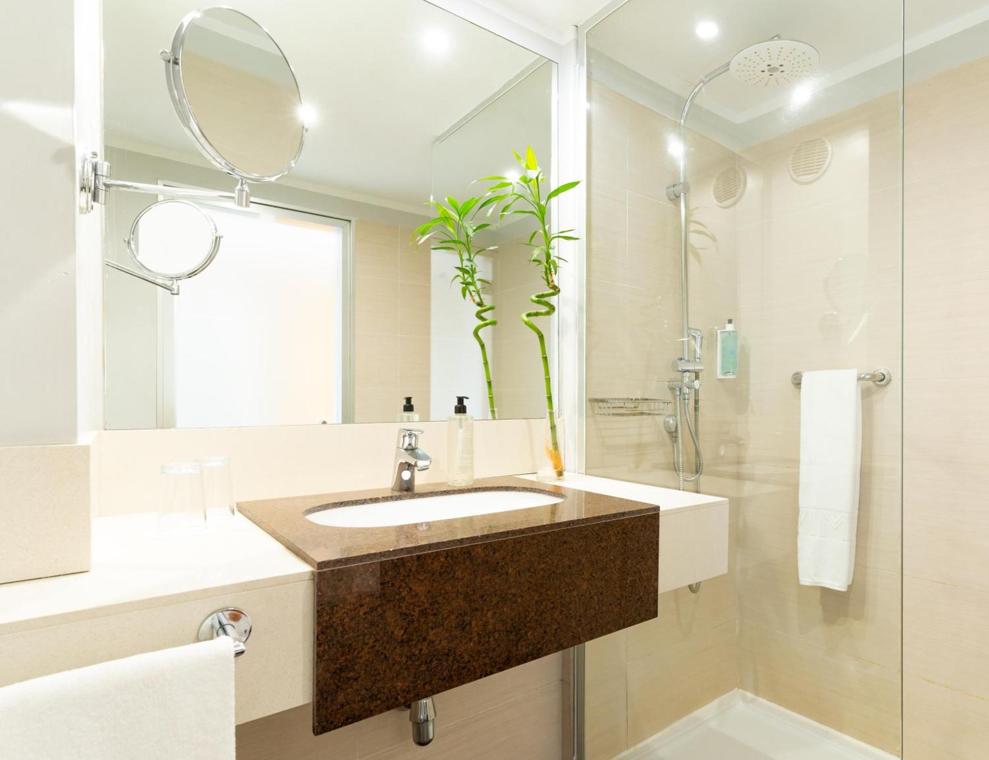 Superior Double Room Lateral Sea View
