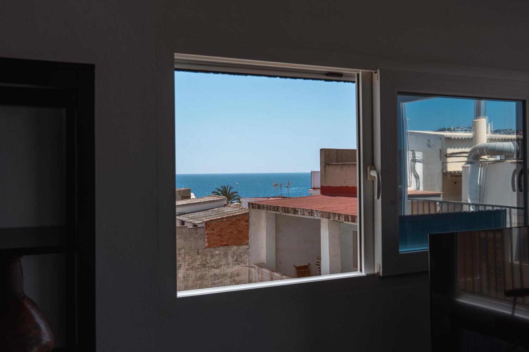 Two-Bedroom Apartment Balcony Sea View