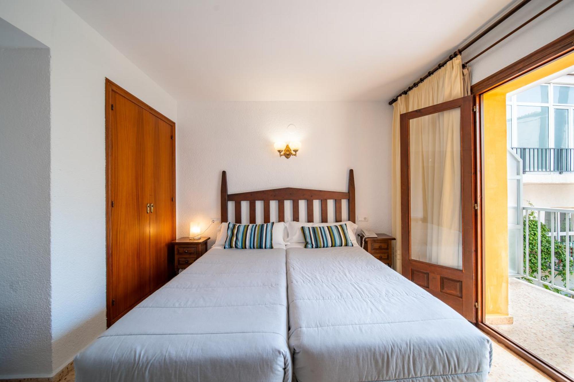 Double or Twin Room Garden View