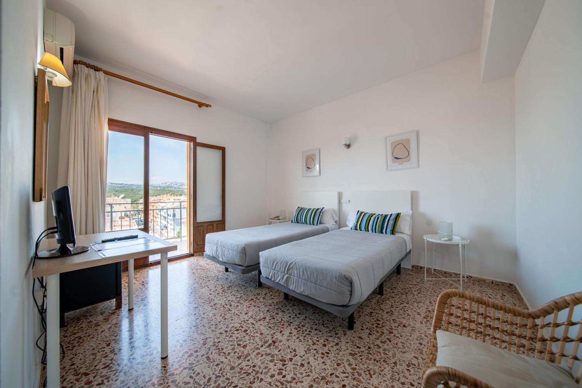 Double or Twin Room Sea View