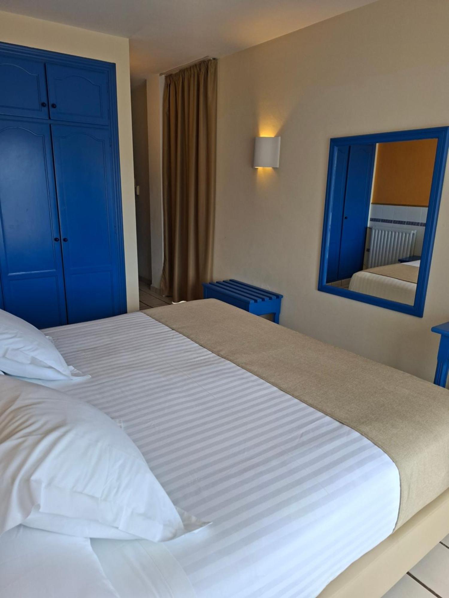 Double or Twin Room with Side Sea View