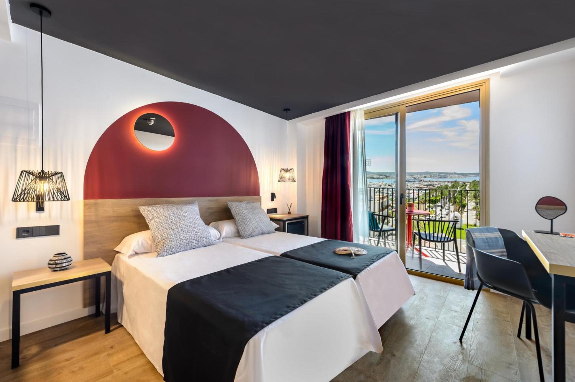 Twin Room Lateral Sea View