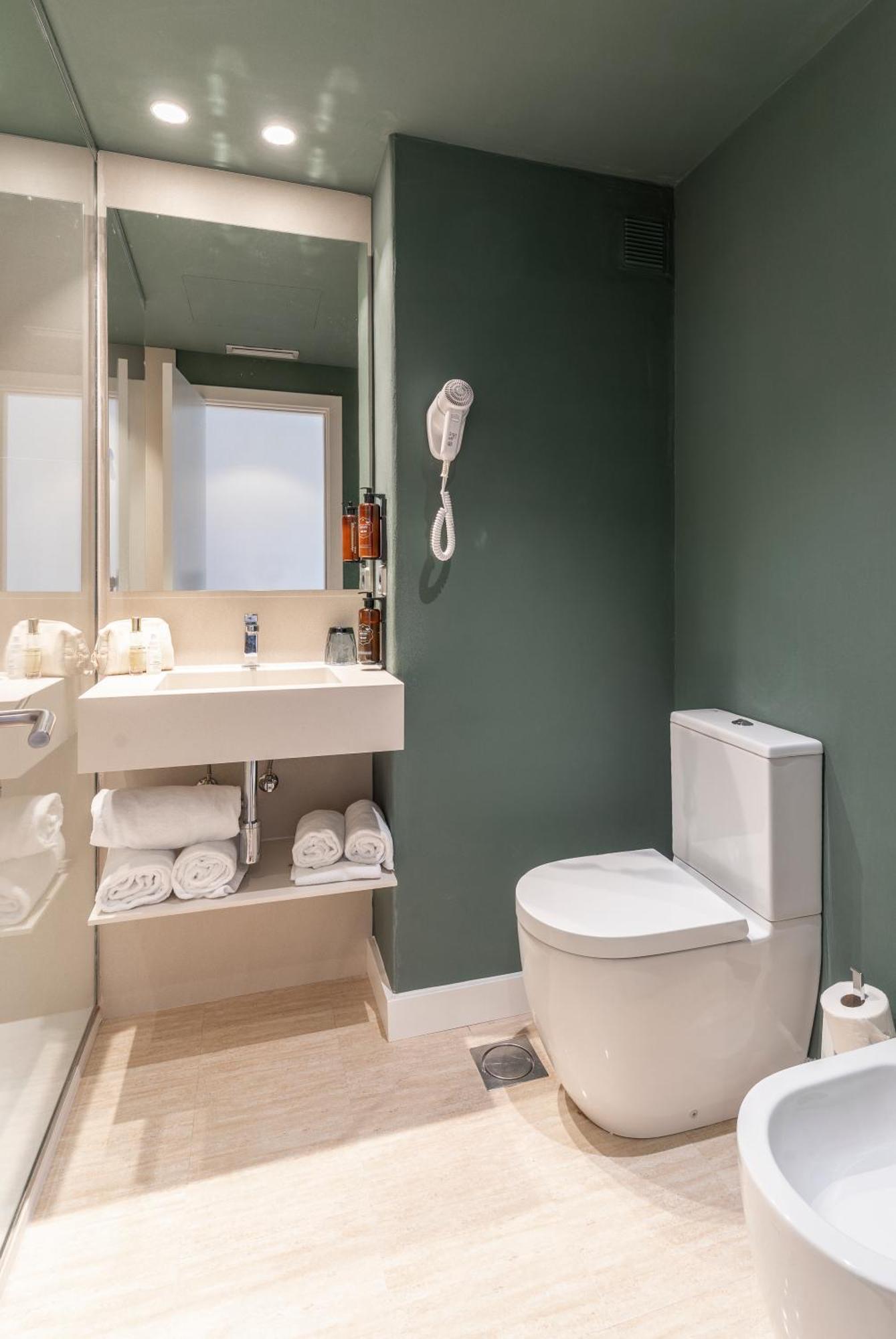 Double Room with Sea View and Extra Bed (3 Adults)