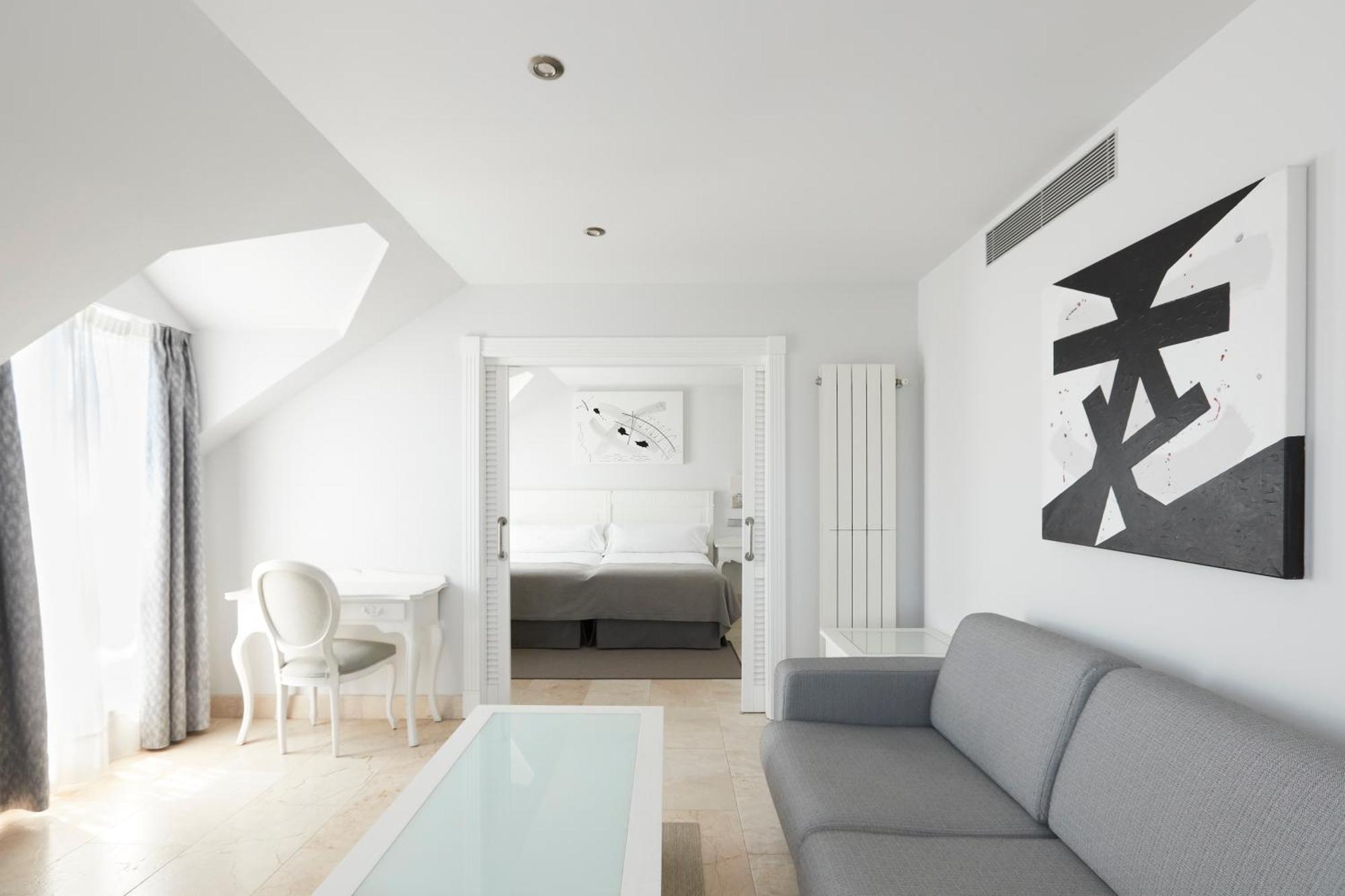 Family Room with lounge