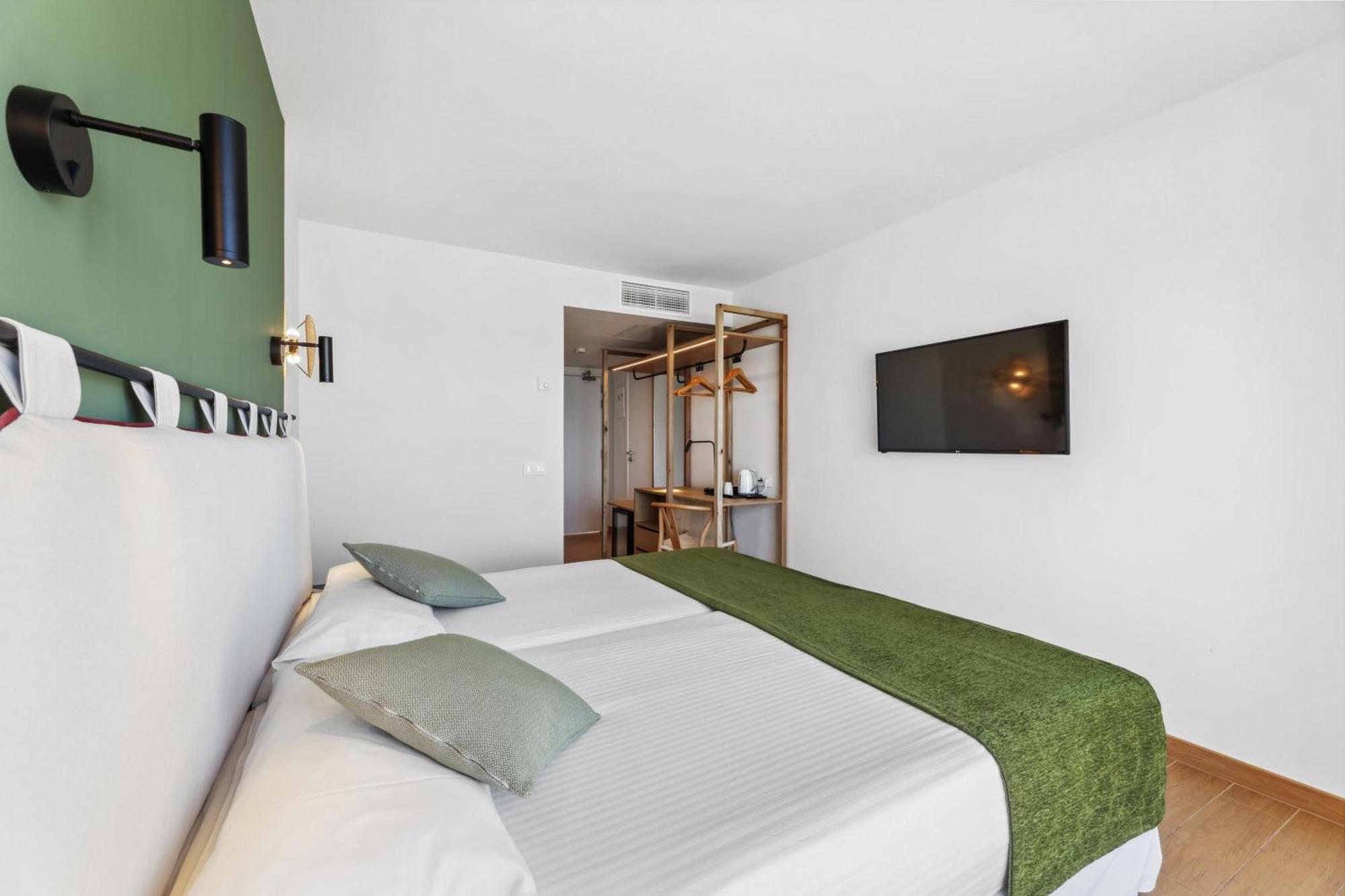 Double or Twin Room Sea View
